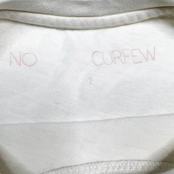 No Curfew “Queen” Crewneck Graphic Short Sleeve Tee Shirt in Ivory Size S - Picture 4 of 6